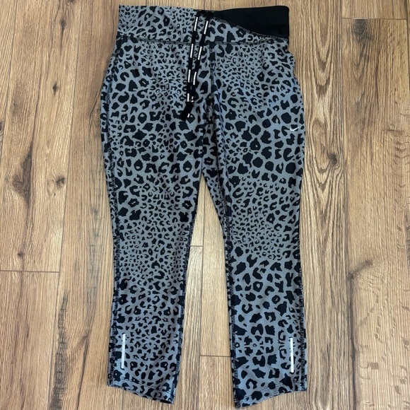 Nike Running Dri Fit Leopard Print Cropped Leggings Women's Size Medium - Picture 1 of 4